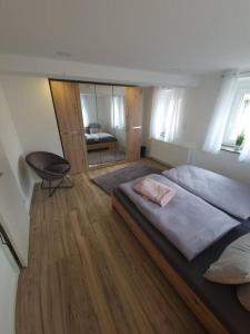 Ferienwohnung zur Fröhlichkeit mit 2 Schlafzimmern & Wallbox