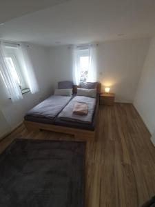 Ferienwohnung zur Fröhlichkeit mit 2 Schlafzimmern & Wallbox