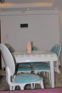 شقة فاخرة علي البحر مباشرة لوران الاسكندرية