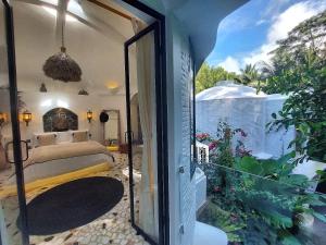 OMA WATU DOME VILLAS