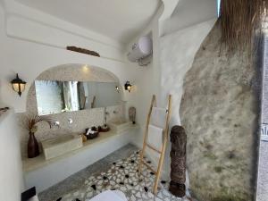 OMA WATU DOME VILLAS