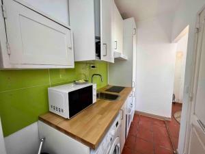 Estoril Studio Retreat - Walk to the Beach