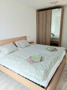 New air-conditioned apartment 5 minutes by walk from the airport with free garage parking