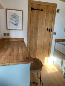 Cosy Shepherds Hut near Shrewsbury