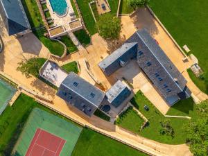 Villas Hameau du Chateau de Giverzac, gites luxueuses : photos des chambres