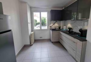 Appartements Appartement Premium a 2 mn Gare RER et 15 mn de Paris avec vue jardin & Parking : photos des chambres