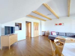 Large Two-Bedroom Apartment room in Weslhof