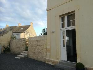 Jadis, lécole de Maisy, port et plage au bout de lavenue