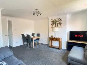 Modern 2 bed townhouse just outside City Walls with free private parking - Kilburn