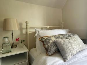 Gorgeous Cottage in Skirmett with Parking