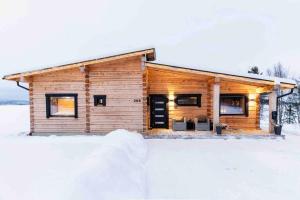 Upea Villa Lapin Kulta hirsihuvila Inarijärven rannalla
