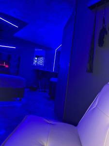 Love hotels Chambre romantique avec Spa B : photos des chambres