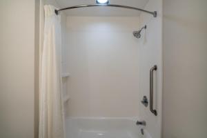 Holiday Inn Express Hotel & Suites Talladega by IHG