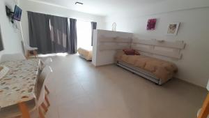 Amplio Estudio de lujo con balcon y parrilla