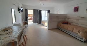 Amplio Estudio de lujo con balcon y parrilla