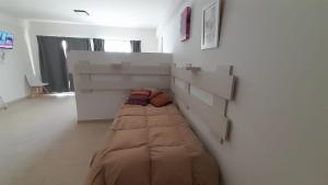 Amplio Estudio de lujo con balcon y parrilla