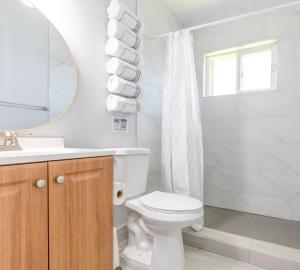 Cozy AirportHouse 5 min del aeropuerto WiFi parking privado