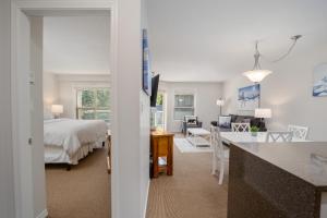 1BR in The Aspens, King Bed, True Ski In, Ski Out, Hot Tubs and Pool, Ski Valet, Private Balcony