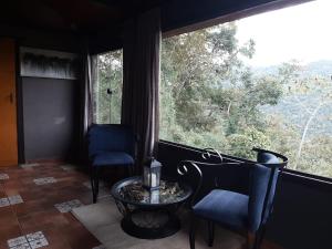 Chalé Pakere Montebello Lumiar - lareira, wi-fi, sauna, piscina - vista incrível - locação do chalé sem prestação de serviços