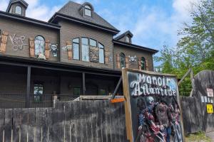 Chalet LÉcureuil (waterfront, modern, spa, BBQ)