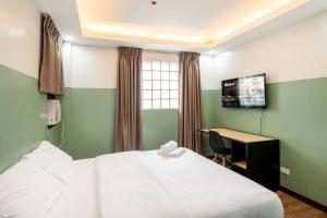 St. Marvin Studio Makati M307
