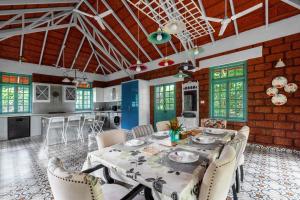 StayVista at Vanya Farms - Orchard Villa with Rustic Vintage interiors & Table Tennis table