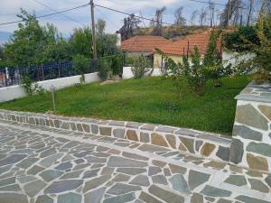 Σπίτι στο βουνό αλλά μια ανάσα από τη θάλασσα