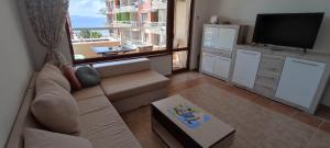 Cozy apartment with sea view and free parking