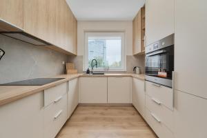 Beautiful 3-Bedroom Apartment Gwiaździsta 18 by Noclegi Renters