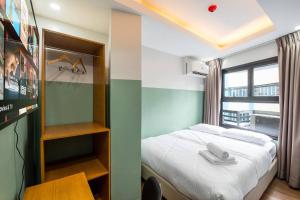 St. Marvin Studio Makati M302