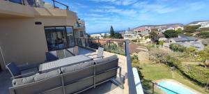 Alba Tramonto - 4 bed 3 bath - 100m to Robberg Beach & Large Patio