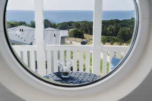 mit Meerblick und Balkon, gratis Nutzung vom AHOI Erlebnisbad und Sauna in Sellin - Meeresblick FeWo 28