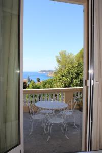 Maisons de vacances APPARTEMENT-VILLA AVEC SPLENDIDE VUE MER 5 minutes des PLAGES : photos des chambres