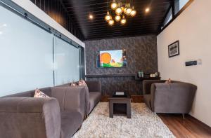 The West Gate Posada By Summit