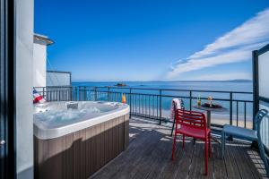 Complexes hoteliers Hotel Spa Valdys La Baie : Suite Junior de Luxe avec Bain à Remous - Vue sur Mer