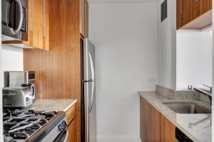 UES Studio w Balcony Gym nr subway NYC-240