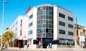 Hotel Domo - 维拉弗兰卡宾纳戴斯