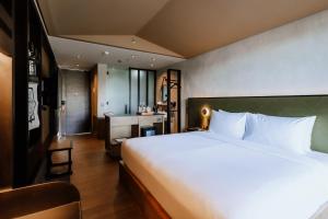 The Funny Lion - El Nido