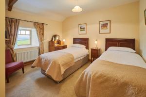 Host & Stay - Carr Edge
