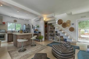 Villa Butterfly by Raro Villas