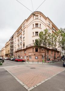 Modern flat in heritage district near the City center