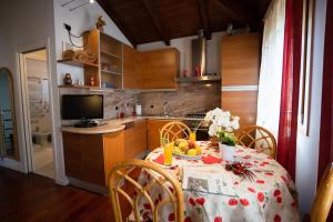 Casa Elti - Shanti and Jay apartments