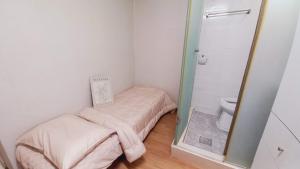 Phòng Đơn Có Phòng Tắm Riêng (Single Room with Private Bathroom)