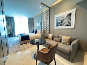 Business Bay Modern studio with a Canal view at DAMAC Maison Prive 1616