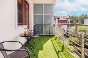 Neptun Park Spacious 3-Bedroom Apartment by Noclegi Renters