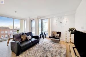 Luxury New 2 Bed2 Bathroom Flat With Balcony