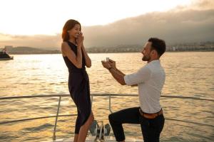 Bateaux-hotels Nuit insolite a bord du Yacht Cyos : Cabine Familiale dans un Bateau