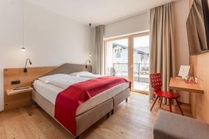 Deluxe Double Room with Balcony room in Aparthotel Ursprung