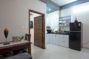 Serviced Apartment near Medanta by BedChambers