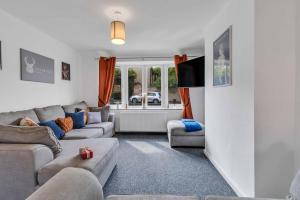 Group-Friendly 4-BR Home with Space & Comfort